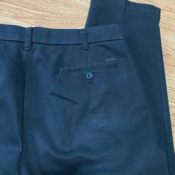 Last Chance..Make an offer…Men’s Izod Casual Black Straight Leg Flat Front Pants - Picture 2 of 5
